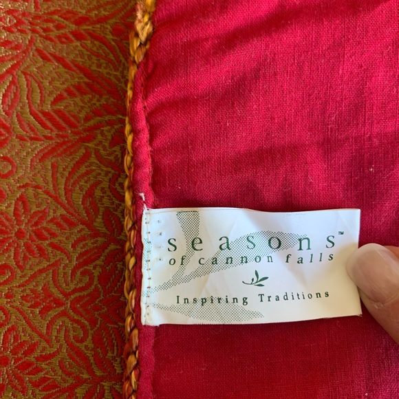 Table Runner - Picture 4 of 5